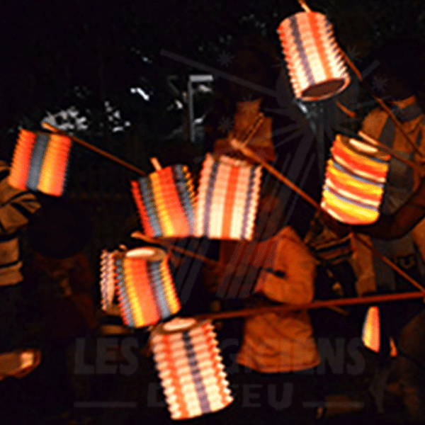 Déambulation avec lampions électriques multi et tricolores